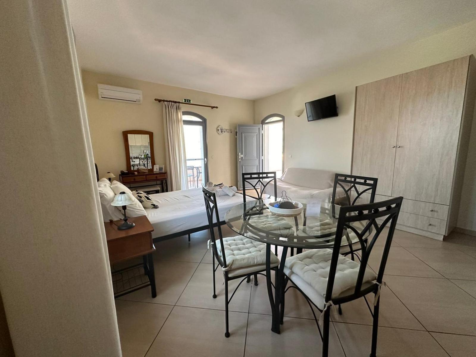 Louiza Apartments Pyrgi  Экстерьер фото